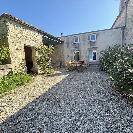 Maison Historique 5 Pieces, 8 Couchages, Jardins Fleuris, Terrasse, Bbq, Proche La Rochelle Et Plages - Fr-1-246-714 *